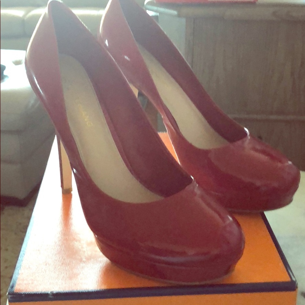 Arturo Chiang red pumps!